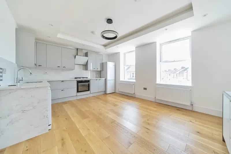 2 Bedroom Flat to Rent Garratt Lane Newly Refurbished