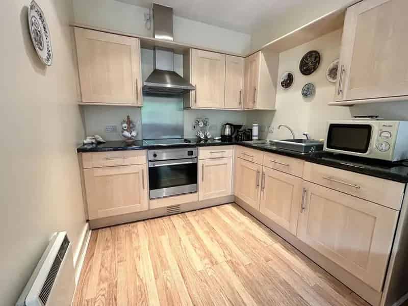 1 Bedroom Apartment for Sale Modern Auction Property