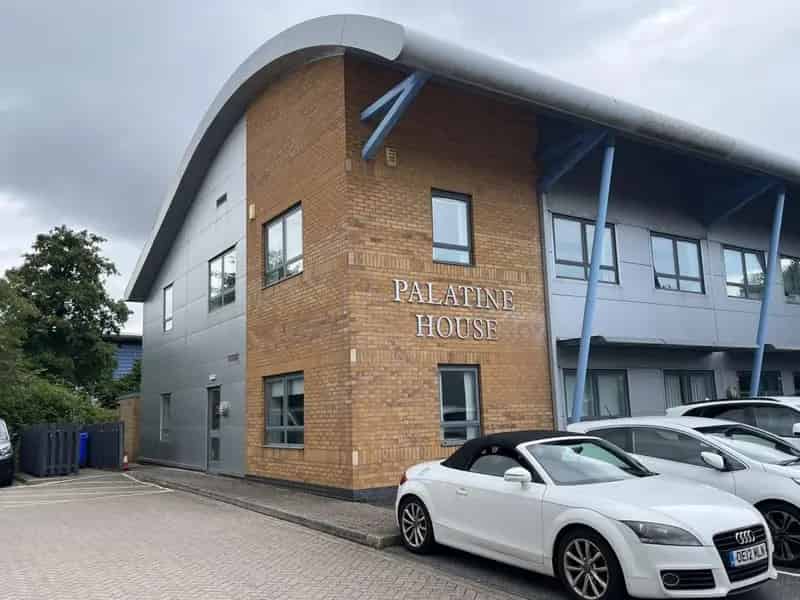 3560 sq ft Semi-Detached Office Building with 12 Parking Spaces
