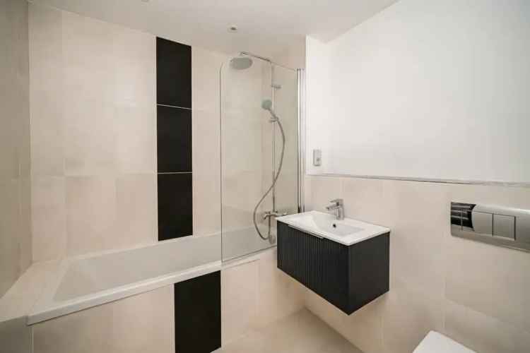 Modern 2 & 3 Bedroom Houses Near Slough Train Station