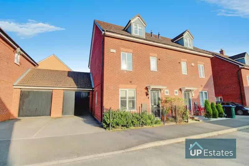 4 Bedroom Semi Detached House to Rent