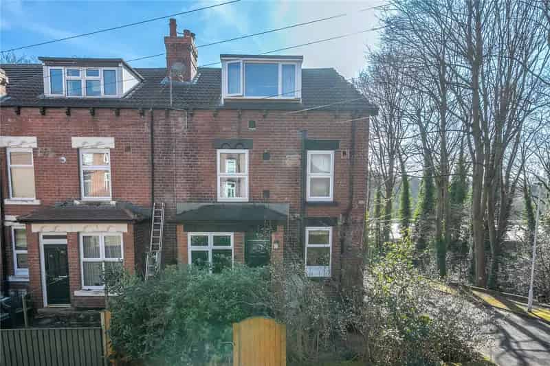 2 Bed End Terrace House Near Roundhay Park