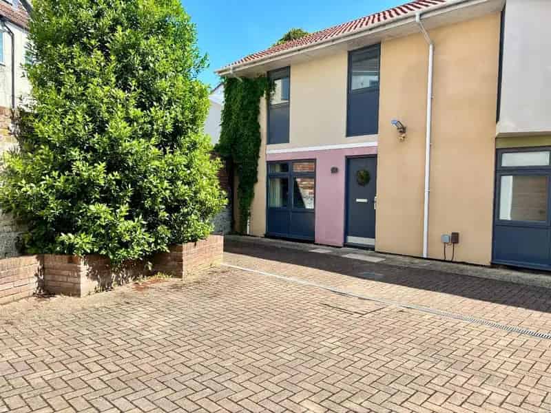 2 Bedroom House Easton Bristol Modern Open Plan Living Chain Free