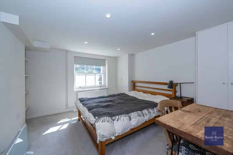 4 Bedroom End Terrace House to Rent Near Myatts Field