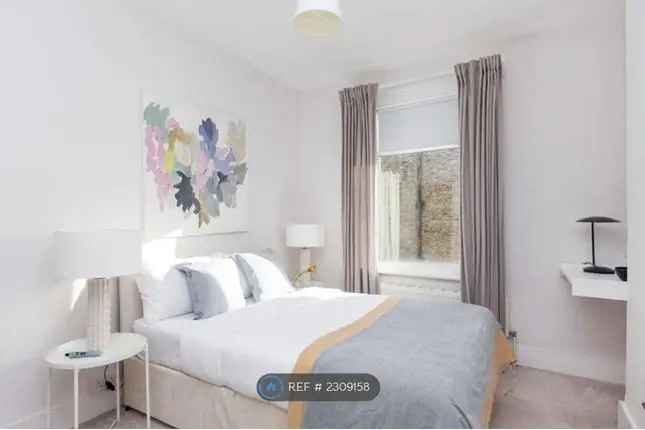 End terrace house to rent in London, London N17