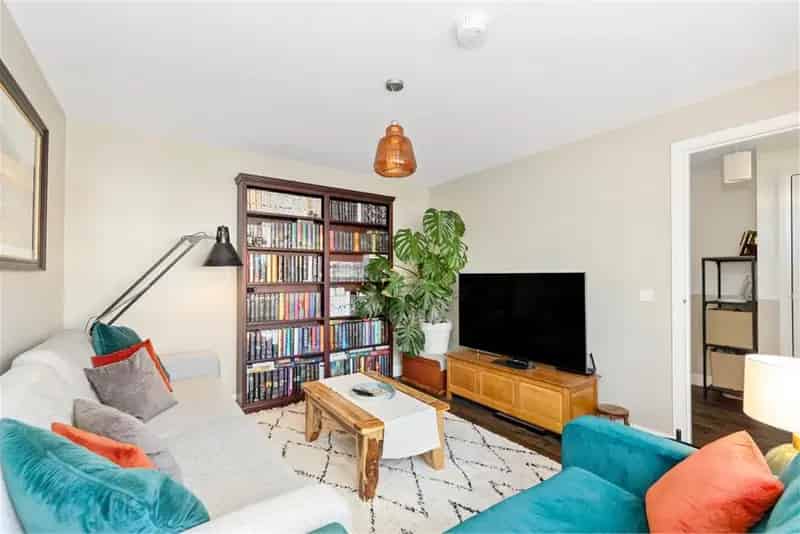 3 Bed Semi-Detached House Bilston Modern Family Home