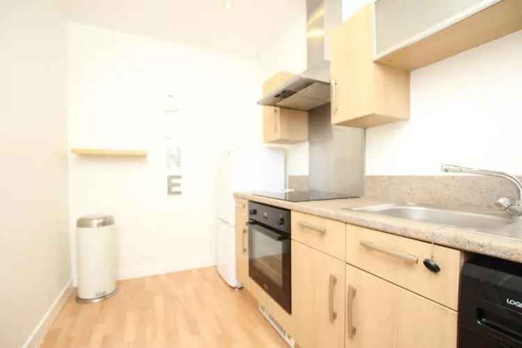 2 Bedroom Flat Dickinsons Fields Temple Meads City Centre Parking