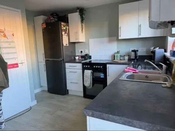 3 Bedroom New Build House Near Shops and Schools