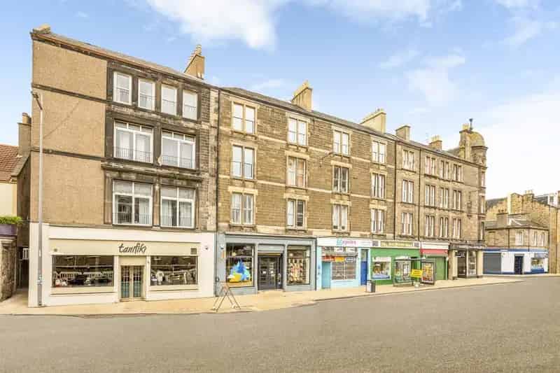 2 Bedroom Flat for Sale in Edinburgh