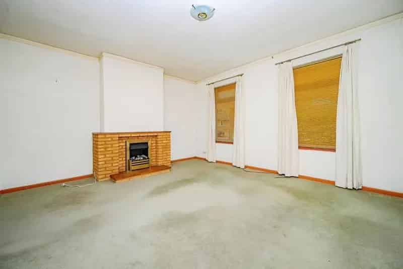 Four Double Bedroom Family Home - Needs Modernisation