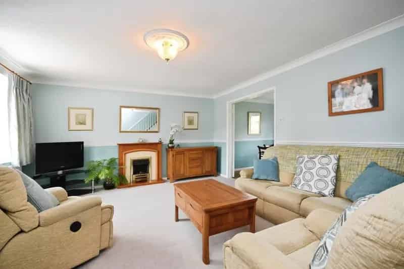 3-Bedroom House in Chelmsford - Modern Kitchen and Private Garden
