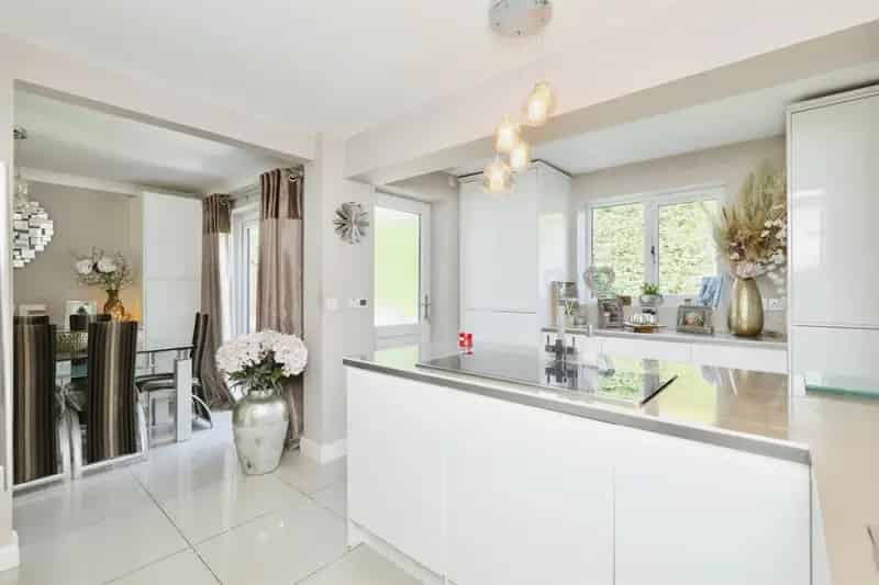 4 Bed Family Home with Studio and Garden