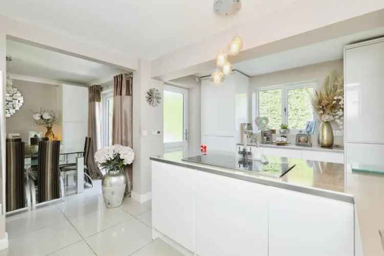 4 Bed Family Home with Studio and Garden