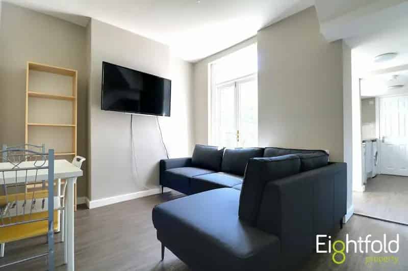 6 bedroom terraced house
