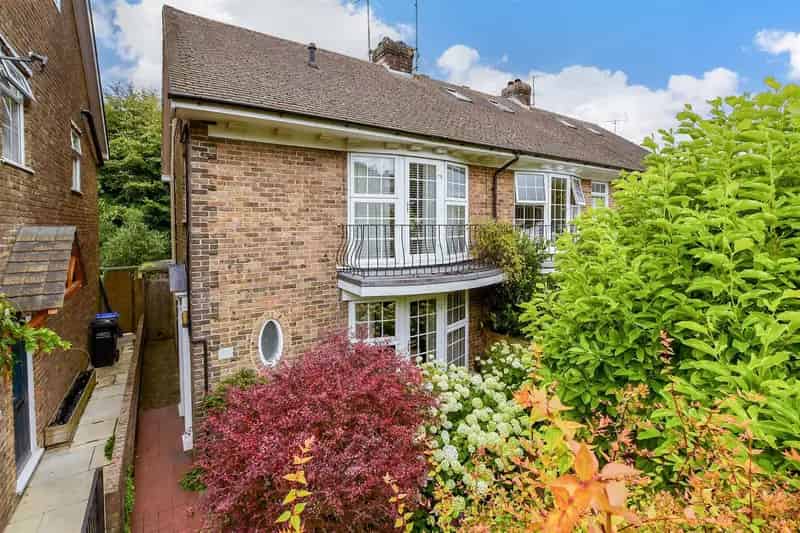3 Bedroom Terraced House for Sale in Wallands