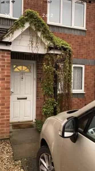 3 Bed House with Large Garden and Private Access