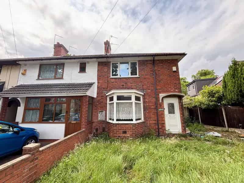 1 Bedroom Flat Central Heating Good Location Available Now