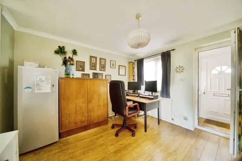 3 Bedroom Mid Terraced House Near Friern Barnet