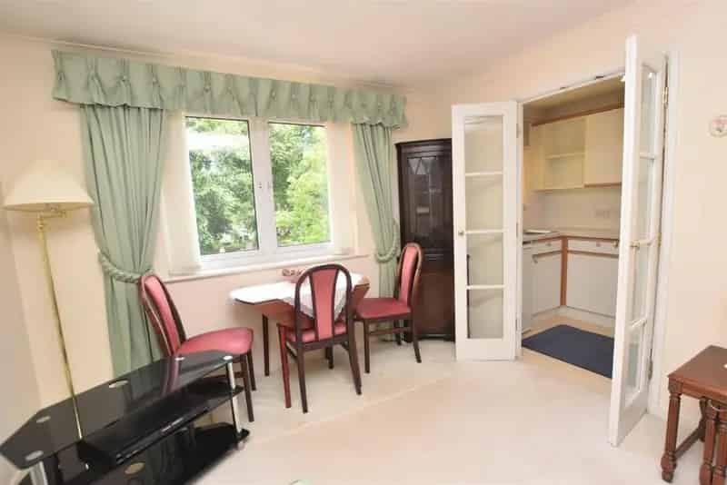 2 Bed Retirement Apartment Near City Centre