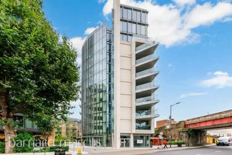 One Bedroom Apartment in Putney with Balcony and Gym