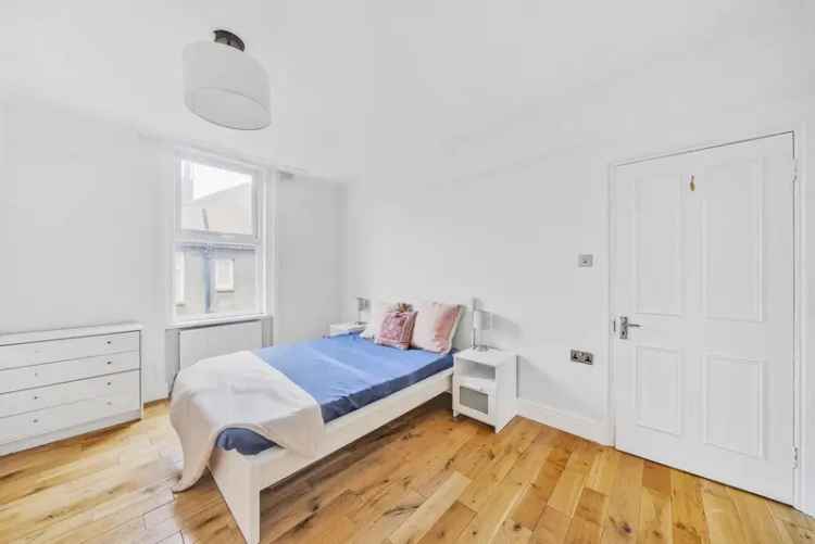 2 Bed 2 Bath First Floor Flat Period Conversion Ample Storage