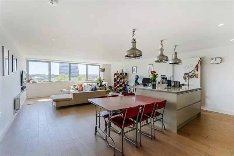 3 Bedroom Apartment for Sale in BS1 Bristol