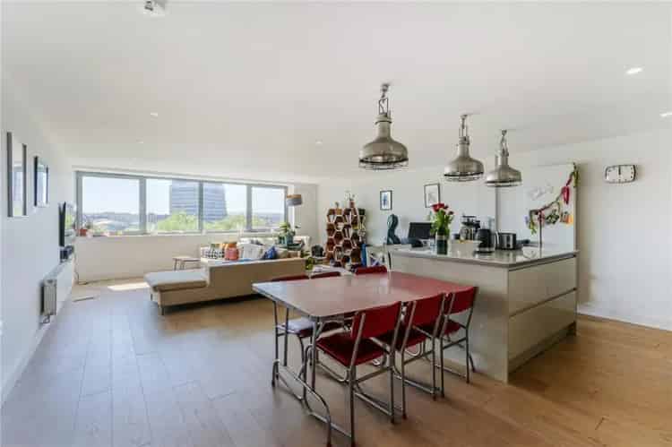 3 Bedroom Apartment for Sale in BS1 Bristol