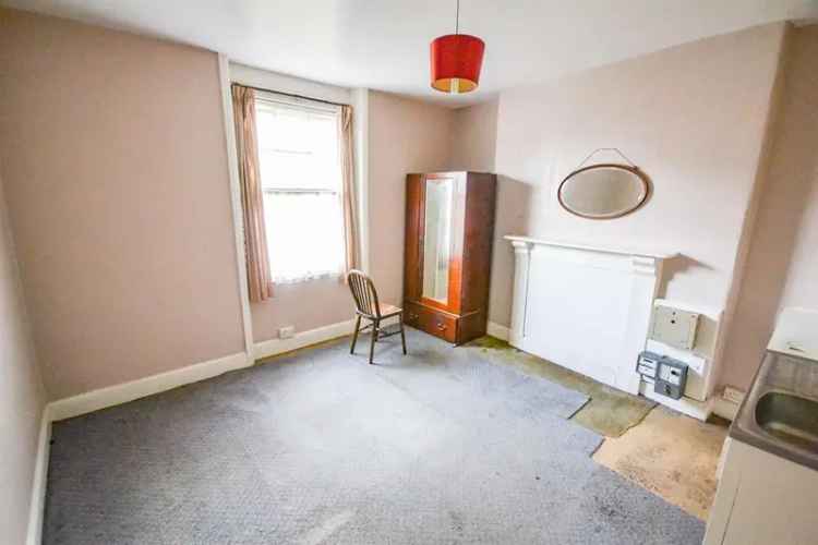 7 bedroom end of terrace house for sale