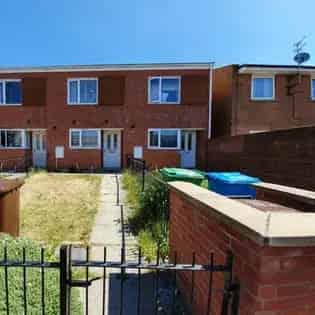 2 Bed 3 Bath House Manchester Fully Furnished Near Shops Schools Transport