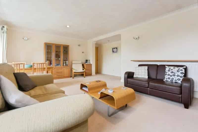 2 Bed Flat for Sale Solihull Gated Community Allocated Garage