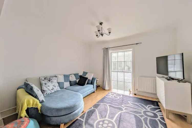 Worthing Apartment: 2 Beds, Private Garden, Central Location