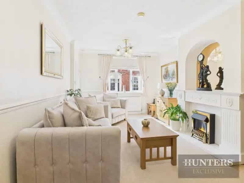 7 Bedroom Detached House with Sea Views For Sale