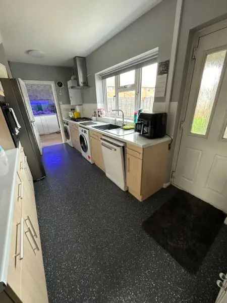 3 Bed Mid Terraced House - Recently Renovated