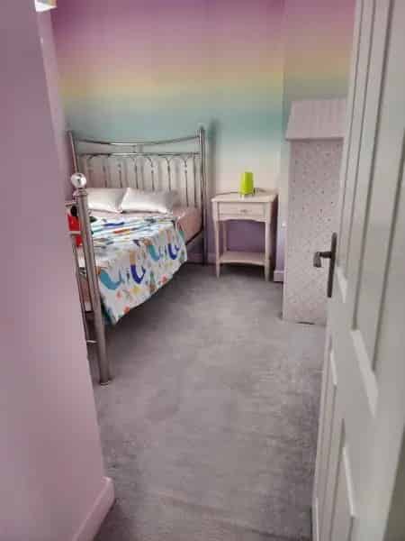 3 Bed Semi Detached House Large Garden Near Schools