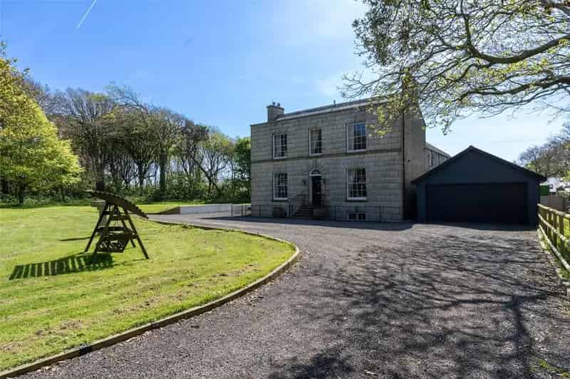 10 Bedroom Detached House for Sale