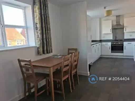 2 Bedroom Flat Near Queen Elizabeth