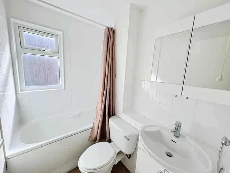 1 Bedroom Apartment Near Town Centre