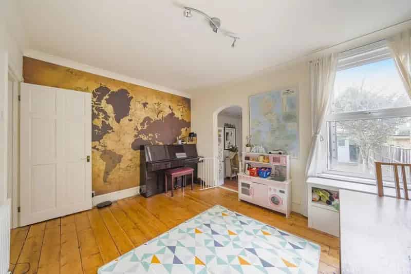 3 Bedroom Victorian Home Beautiful Garden High Ceilings