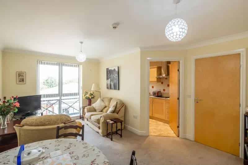 2 Bed Flat for Sale in Over 55s Development