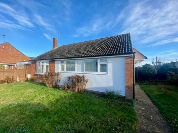 Bungalow For Sale in Ingram Avenue, Aylesbury, England