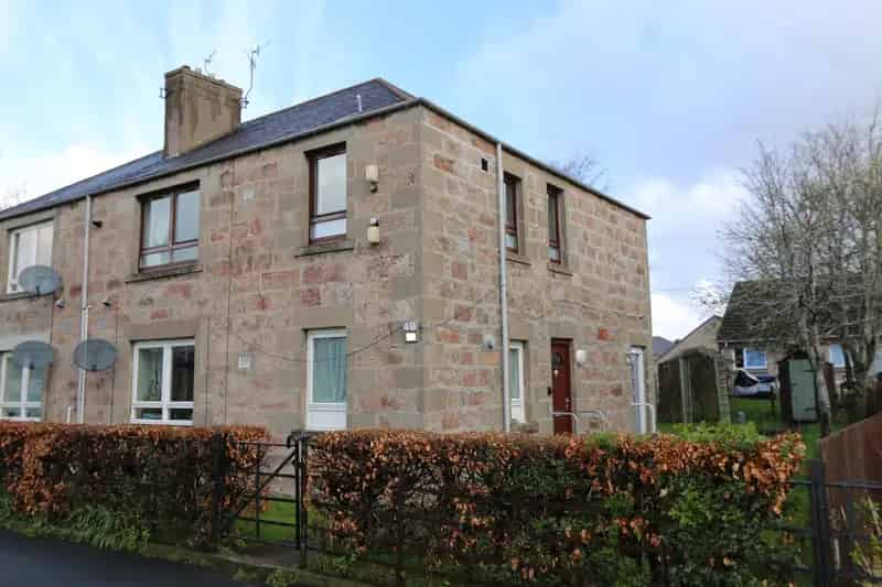 Spacious 1-Bed Flat in Huntly with Communal Garden