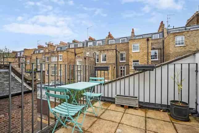 Terraced House for Sale in Chelsea SW3