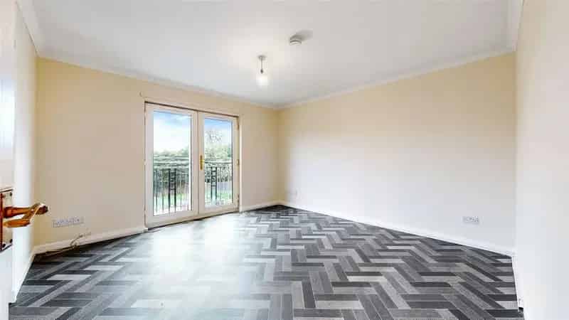 2 Bedroom Flat for Sale in Mount Vernon
