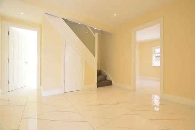 Detached House to Rent in Harrow HA3