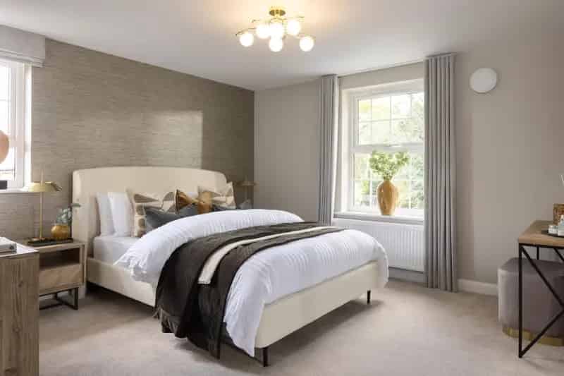 5 Bed House for Sale with Private Driveway and Double Garage