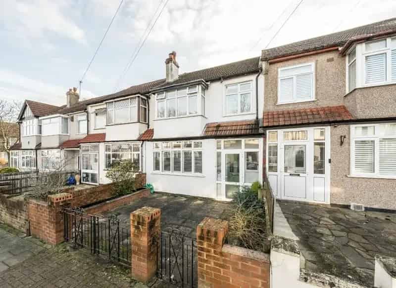 3 Bedroom Family Home Near Streatham Common Station