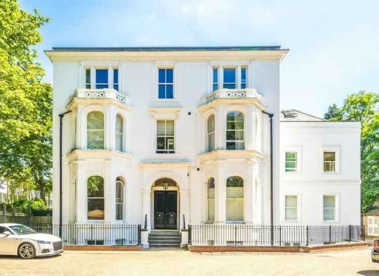 2-Bed 2-Bath Victorian Conversion Flat near Richmond
