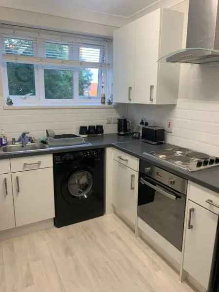 1 Bedroom Flat South Ockendon Freshly Decorated