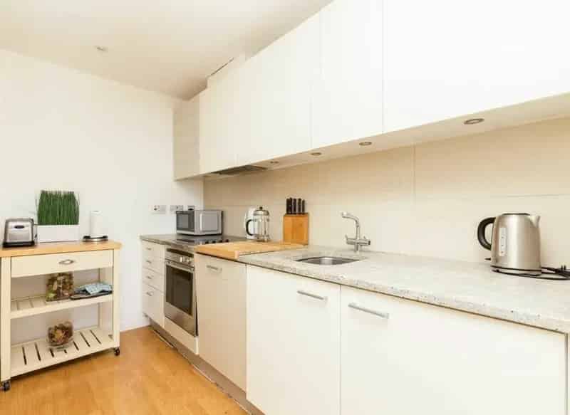 Canary Wharf Riverside Sub Penthouse Apartment Two Bedroom Gated Development