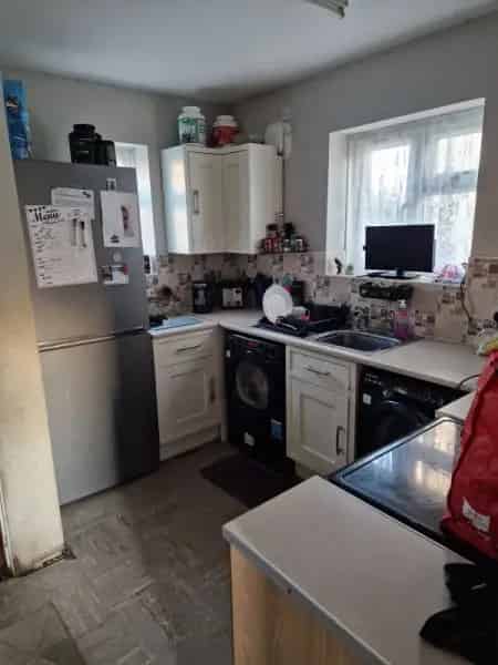 3 Bed House Large Garden Off Road Parking Near Schools